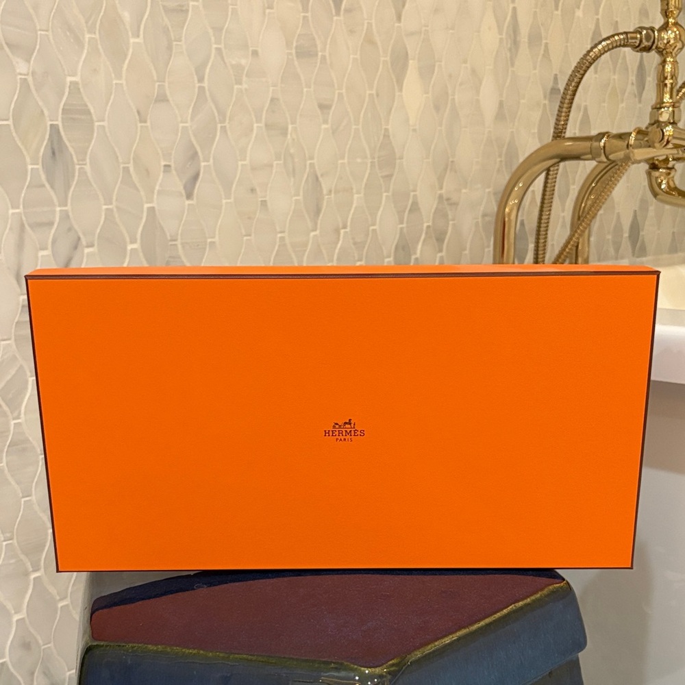 Hermès Signature Orange Gift Box